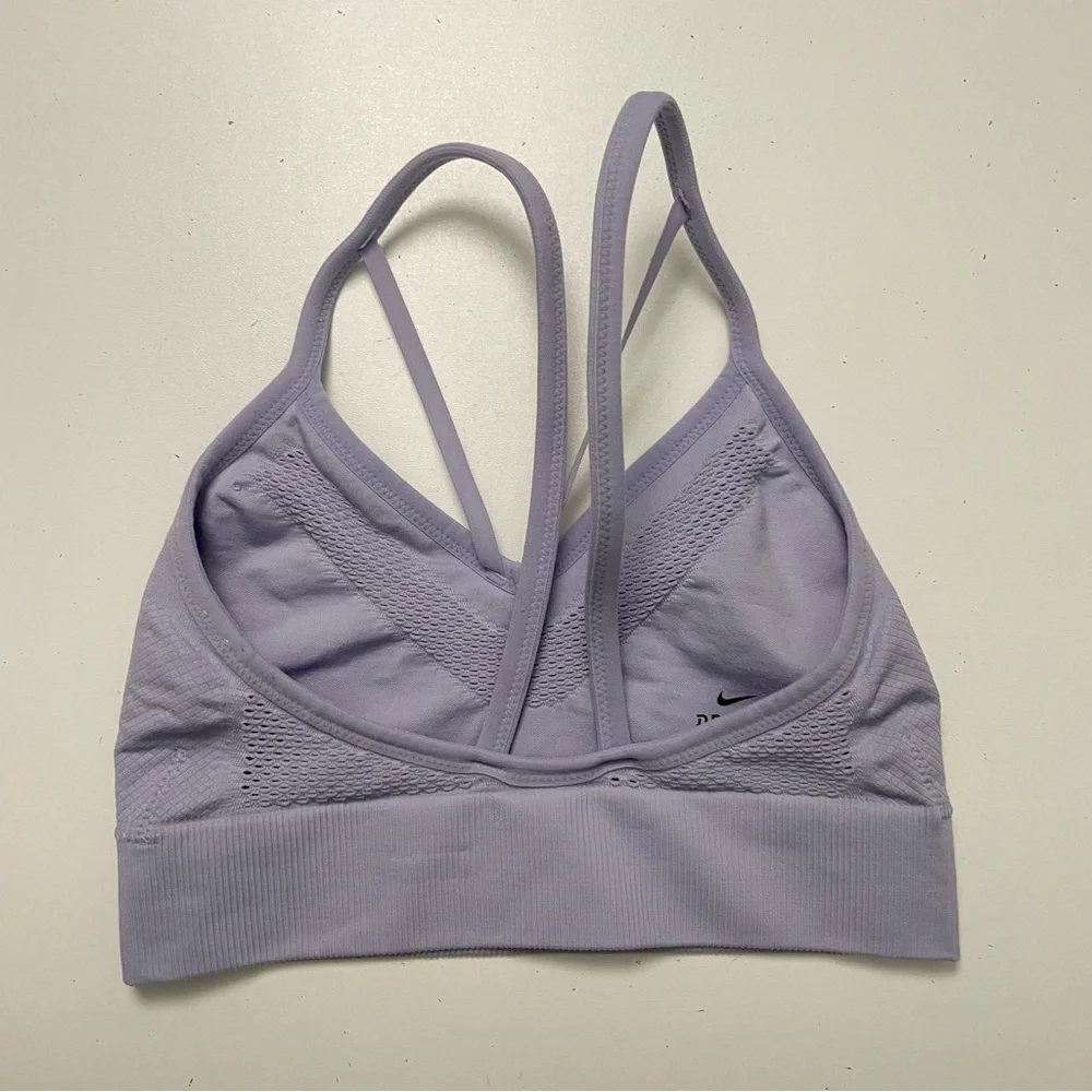 Nike Sports Bra Seamless Light Impact Yoga Pilates Lounge Lavender Purple Dawn